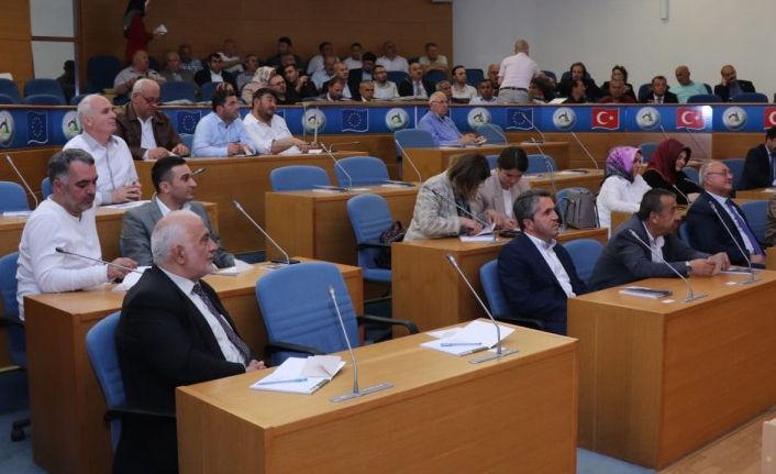 YEN� YILI E�LENCE MEKANLARINDA KAR�ILADILAR