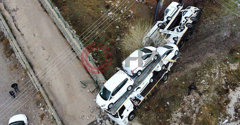 Sıfır araçlar oyuncak araba gibi sağa sola savruldu