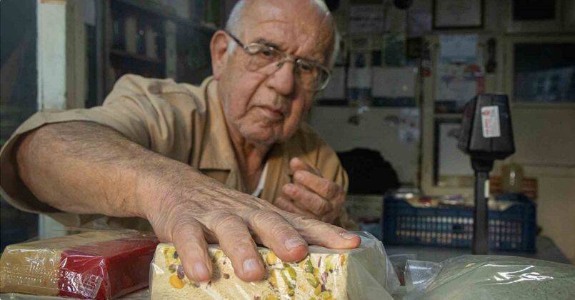 95 yıldır İzmir’de aynı yerinde, bu helvacının namı Türkiye’ye yayıldı