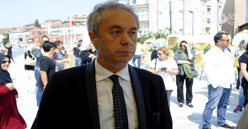 Yazar, tiyatrocu ve sunucu Metin Uca hayatını kaybetti