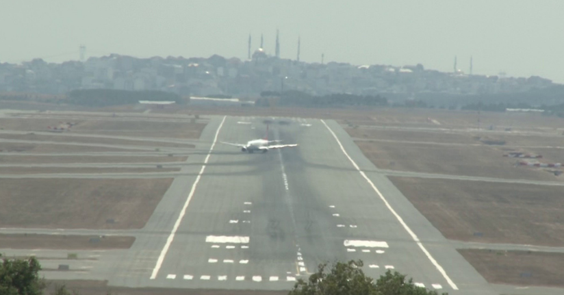 Aşırı sıcakta İstanbul Havalimanı pistlerinde hava dalgalanmaları oluştu