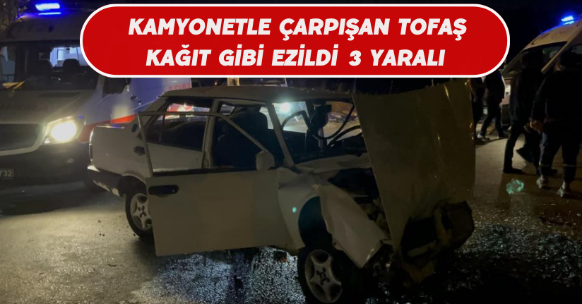 Kamyonetle çarpışan Tofaş kağıt gibi ezildi: 3 yaralı