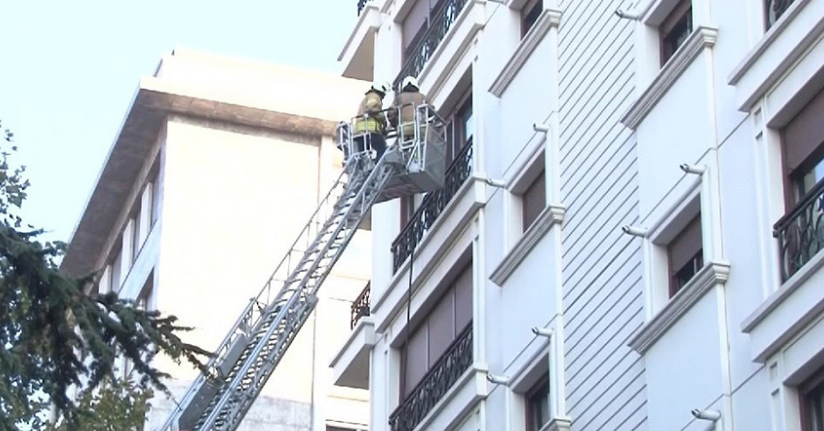 Kadıköy’de dairede çıkan yangında 1 kişi hayatını kaybetti