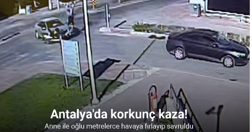 Otomobile çarpan motosikletteki anne ile oğlu metrelerce havaya fırlayıp savruldu