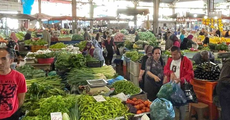 Halk pazarında fiyatlar düştü