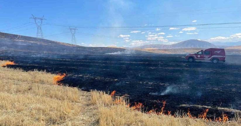 Malatya’da bin dönümlük anız yangını kontrol altına alındı