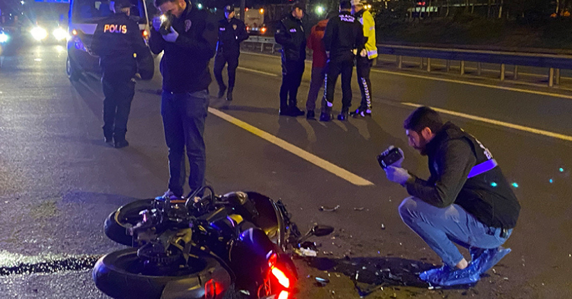 Esenler TEM Otoyolu’nda feci kaza... Motosiklet asfalt yenileme aracına çarptı: 1 ölü