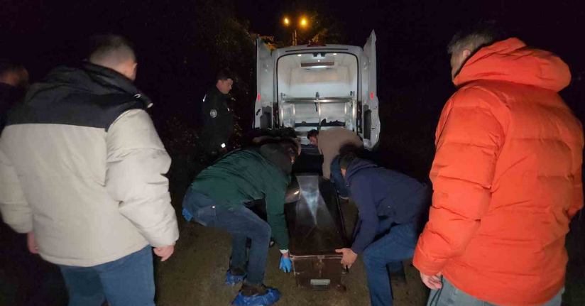 70 yaşındaki adam evinde bıçaklanarak öldürülmüş halde bulundu