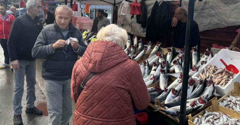 Palamut fiyatı düştü, vatandaş ilgi gösterdi