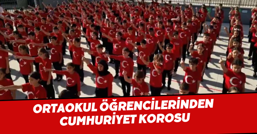 Ortaokul öğrencilerinden Cumhuriyet Korosu