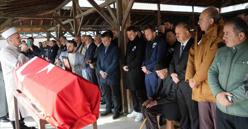 Gölette cansız bedeni bulunan AK Partili eski Belediye Başkanı, toprağa verildi