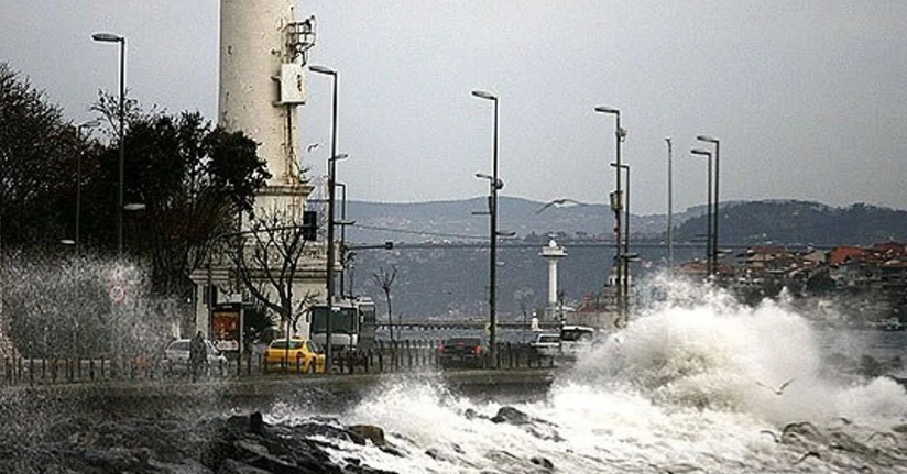 İstanbul’da lodos nedeniyle bazı deniz seferleri iptal edildi