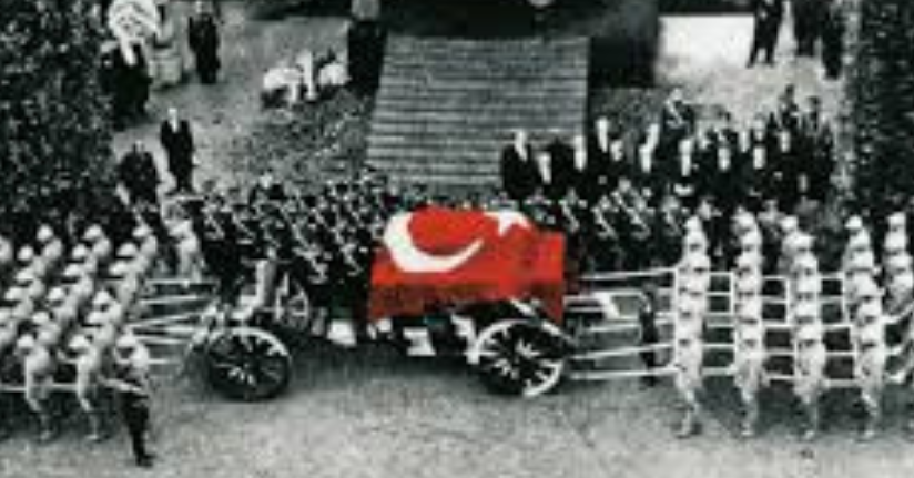 Atatürk için 21 Kasım 1938 günü yapılan Resmi Cenaze Törenine Dair Fotoğraflar İlk Defa Gün Yüzüne Çıktı