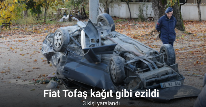 Fiat Tofaş otomobil kağıt gibi ezildi: 3 yaralı