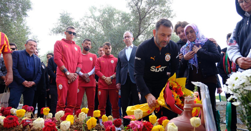 Galatasaray yönetimi ve futbolcular, Yiğit Kurt’un mezarını ziyaret etti