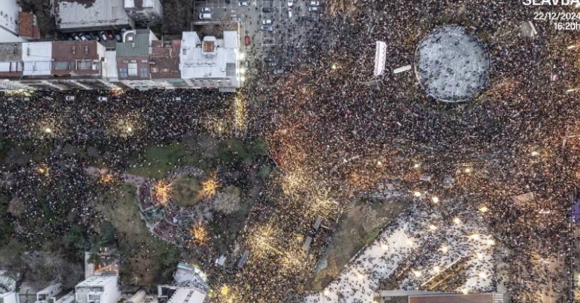 Sırbistan'da tarihinin en kalabalık hükümet karşıtı protestosu