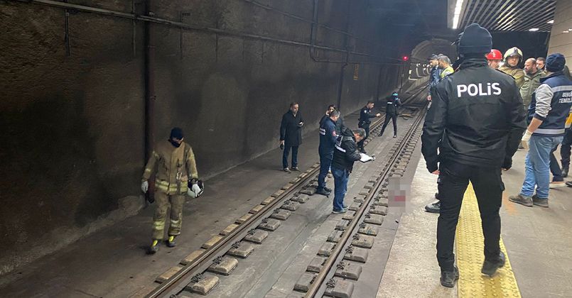 Marmaray’da tren aylarına atlayan şahıs hayatını kaybetti