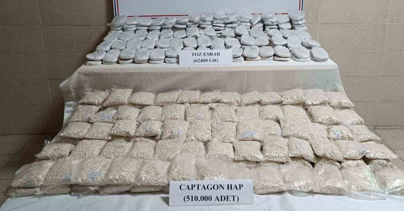 Hatay’da 87 kilo 990 gram captagon hap ve 62 kilo 400 gram toz esrar ele geçirildi