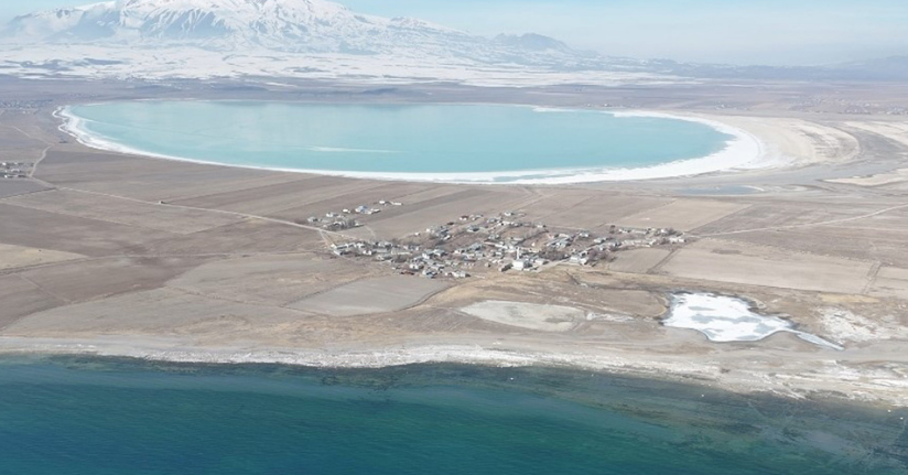 Bitlis’te iki göl arasında muhteşem köy