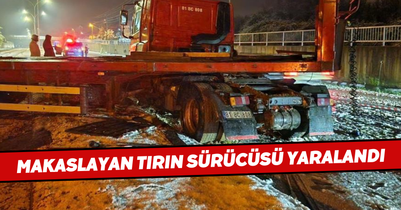  Kar sebebiyle kayganlaşan yolda makaslayan tırın sürücüsü yaralandı