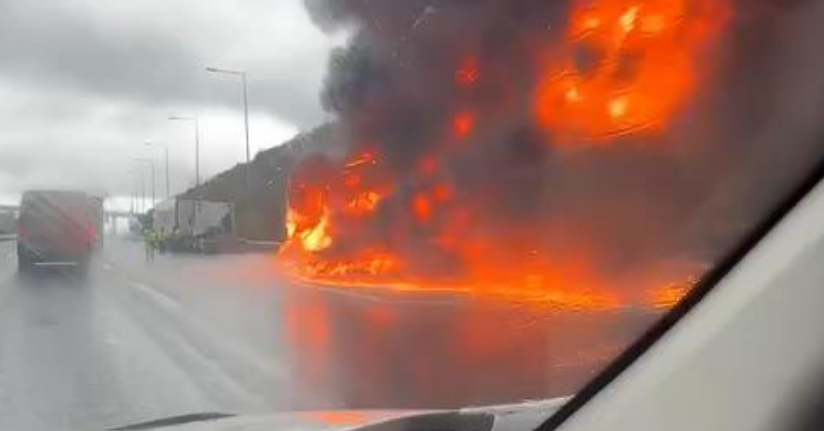 Yavuz Sultan Selim Köprüsü çıkışında TIR alev alev yandı