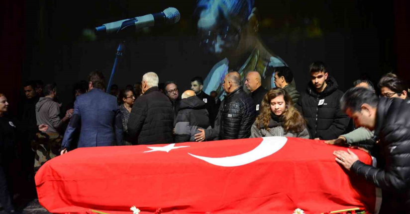 Trafik kazasında hayatını kaybeden genç keman sanatçısı için tören düzenlendi