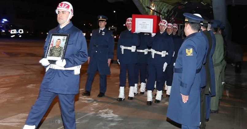 Şehit Mustafa Uslu’nun cenazesi havalimanında karşılandı