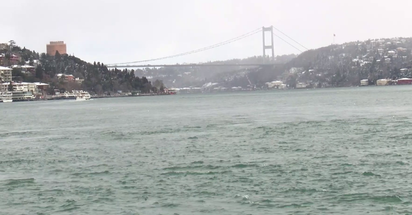 İstanbul Boğazı'nda gemi trafiği askıya alındı 