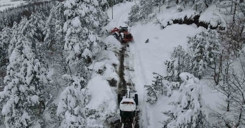 Kastamonu’da kapanan köy yollarında yoğun mesai: 30 bin kilometre yol ağını ulaşıma açıldı