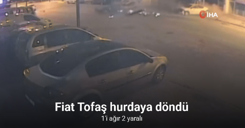 Fiat Tofaş otomobil, park halindeki araçlara çarpıp hurdaya döndü: 1’i ağır 2 yaralı