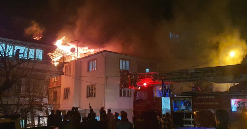 Manisa Demirci’de ev yangını... Ekipler seferber oldu