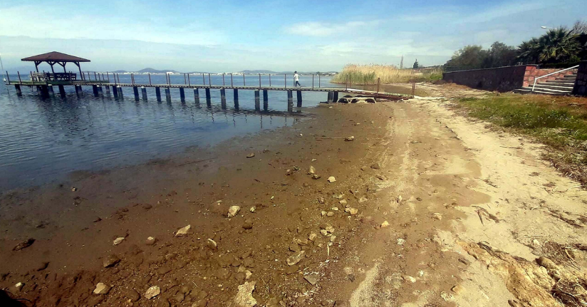 Balıkesir'de deniz çekildi