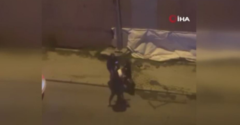 Avcılar’da dehşet anları kamerada: Kadını tekme tokat darbettiler