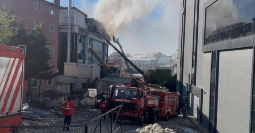 Esenyurt’ta 4 katlı bir tekstil fabrikasında korkutan yangın