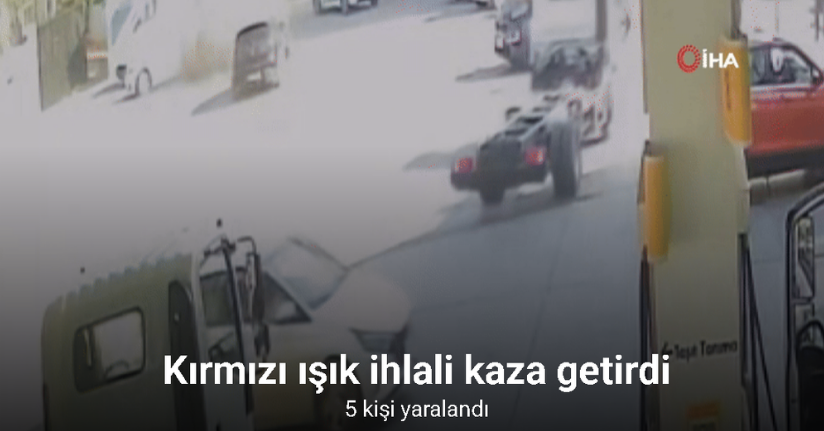 Pendik’te kırmızı ışık ihlali kaza getirdi: 5 yaralı