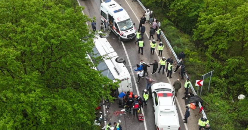 Sinop’ta tur otobüsü devrildi: 2’si ağır 18 yaral