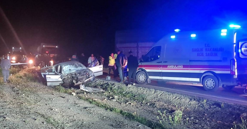 Ankara’da otomobil ile kamyon kafa kafaya çarpıştı: 1 ölü, 4 yaralı