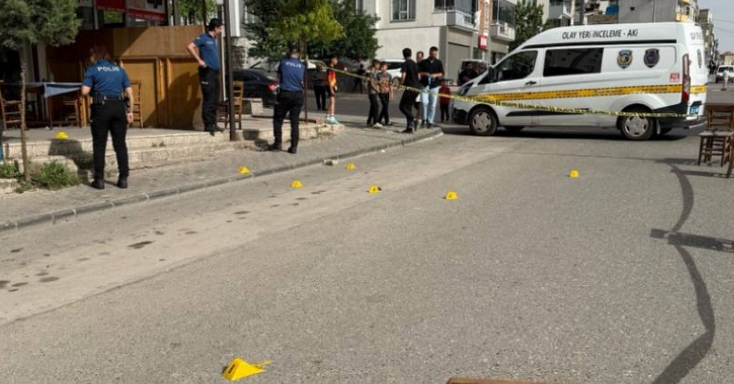 Kıraathanenin önünde oturan gence kanlı infaz