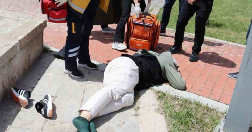 Tabancayla yaralanmış halde bulunan kadın kendini vurmuş