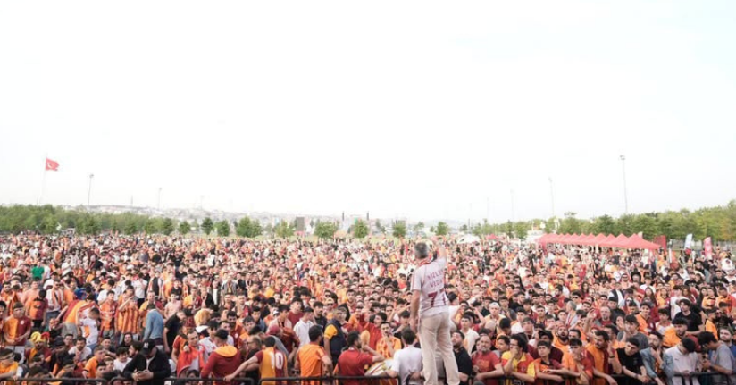 Galatasaraylı taraftarlar, Göztepe maçını Yenikapı’da takip etti