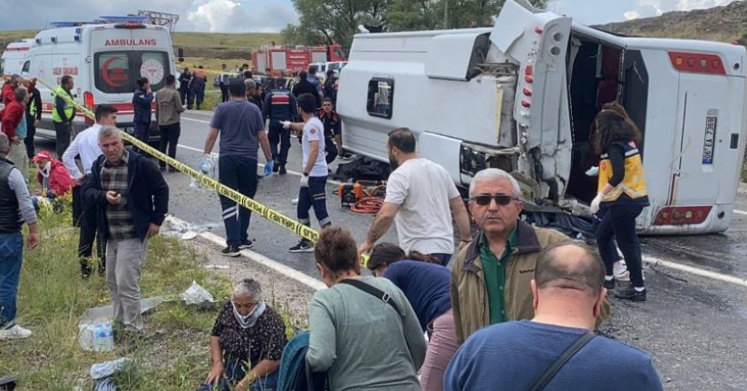 Midibüs şarampole devrildi, 2 kişi öldü 15 kişi yaralandı