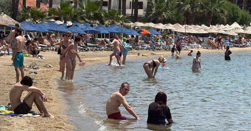 Bodrum'da plajlarda 'bayram' yoğunluğu