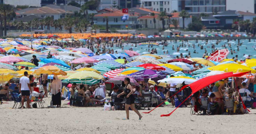Çeşme’de plajlar doldu taştı nüfus 1 milyonu geçti