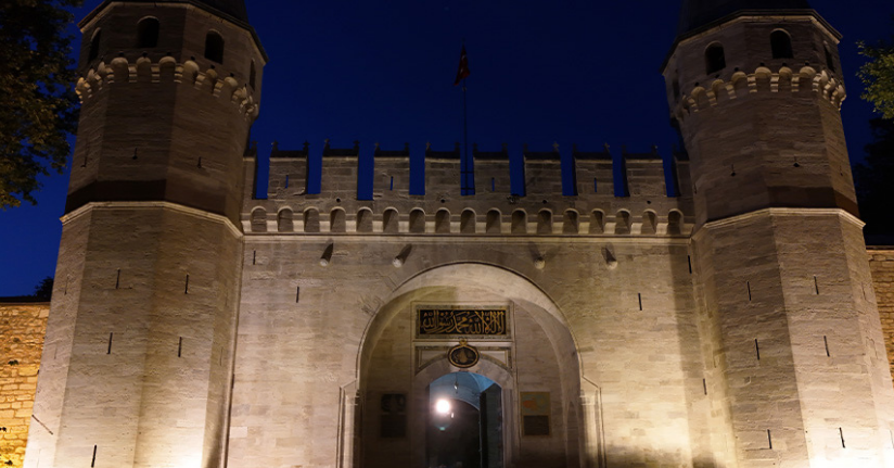 Topkapı Sarayı gece ziyaretçilerini ağırlamaya başladı