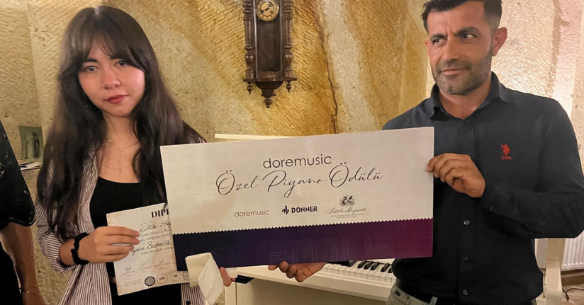 Depremde annesi ve kardeşini kaybeden Dicle, piyano yarışmasında bestesiyle birinci oldu