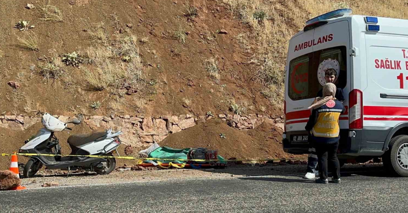 Kontrolden çıkan motosiklet devrildi: 1 ölü, 1 yaralı