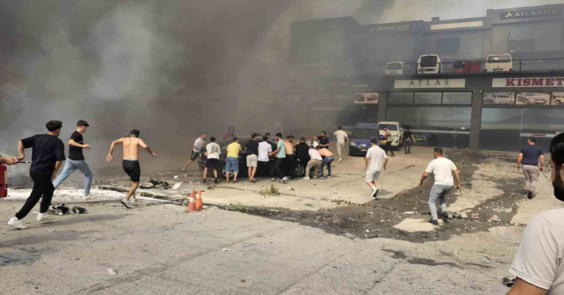Buca Otokent’e sıçrayan orman yangında 25 araç kül oldu