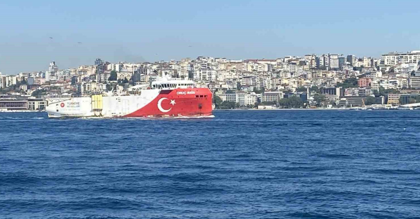 Oruç Reis Gemisi İstanbul Boğazı’ndan geçti