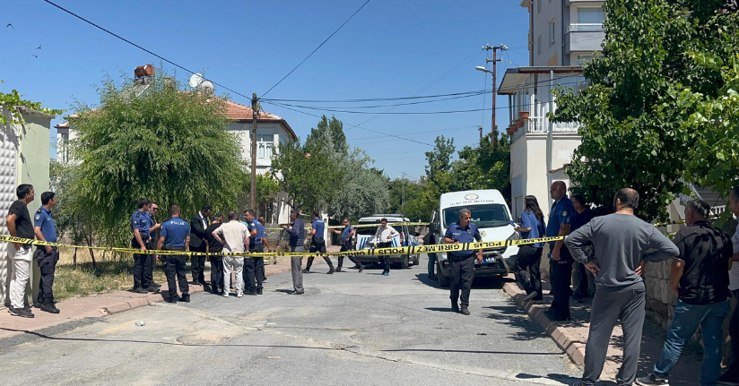 Üvey kızını tüfekle yaraladıktan sonra yaşamına son verdi
