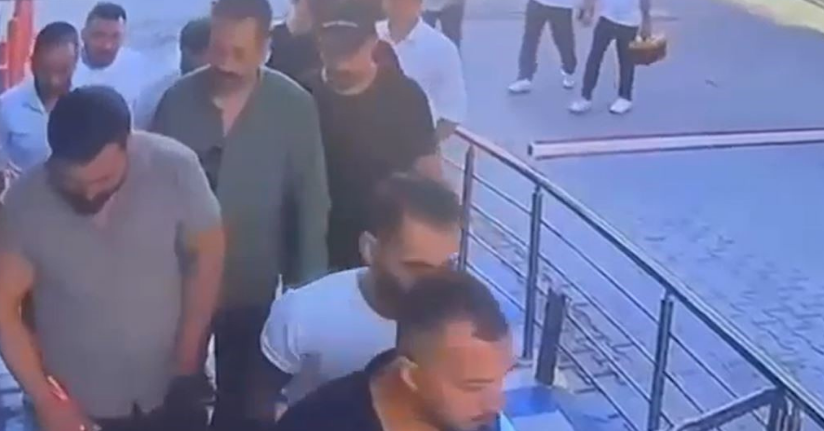 Usulsüz seçimle lüks siteye ele geçirmeye çalıştılar; O anlar kamerada